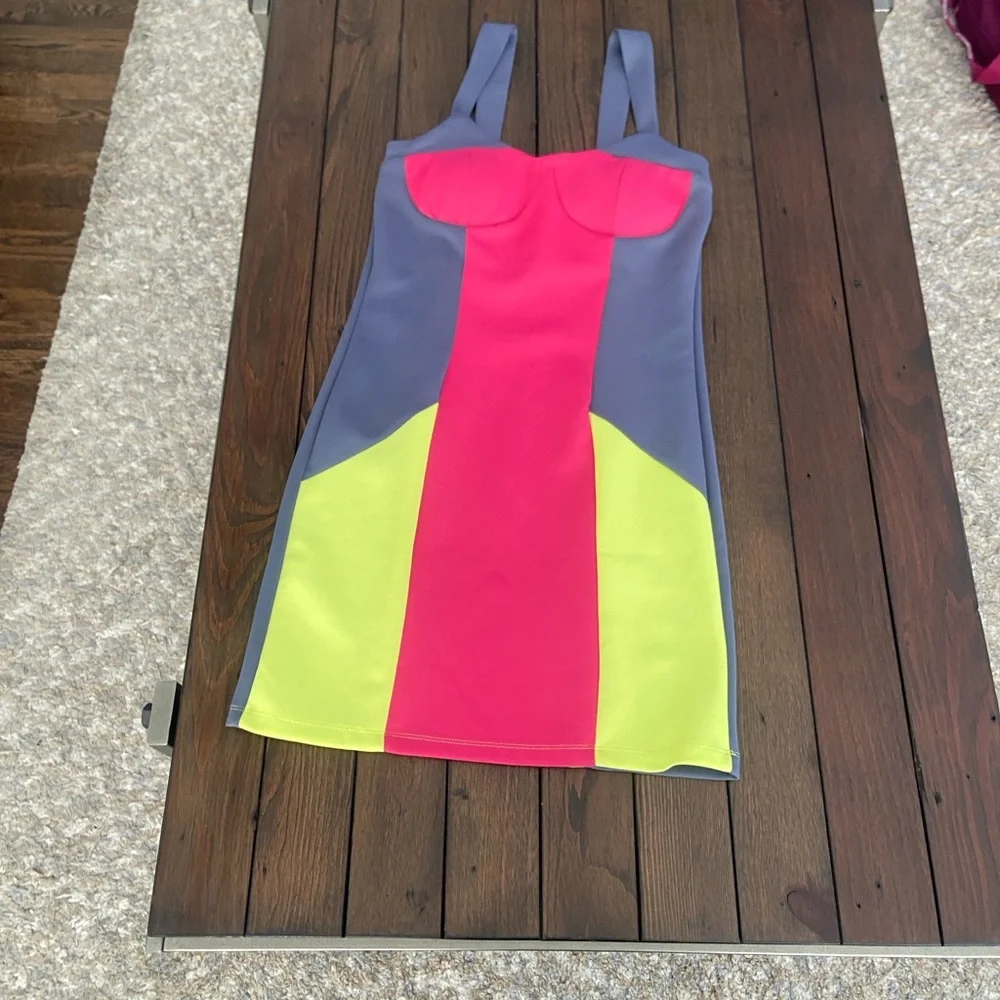 Vibrant Sleeveless Colorblock Dress - Picture 4 of 7